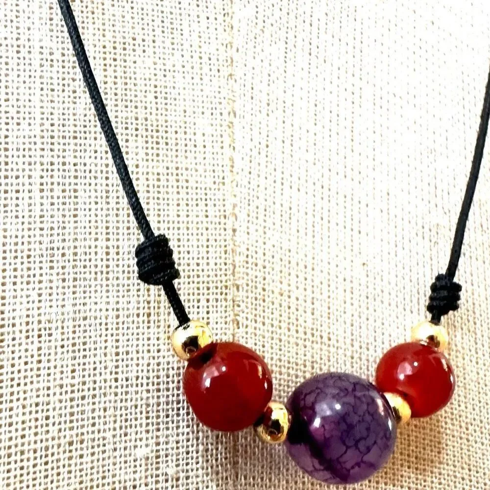 Amethyst and carnelian beaded necklace on cord - Picture 3 of 5